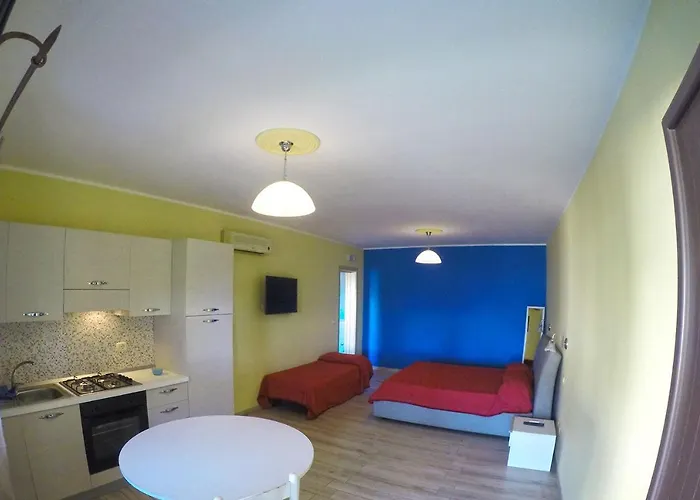 לינה וארוחת בוקר Paladino - E 3*